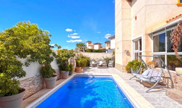 Villa - Resale - La Zenia -
                Costa Blanca