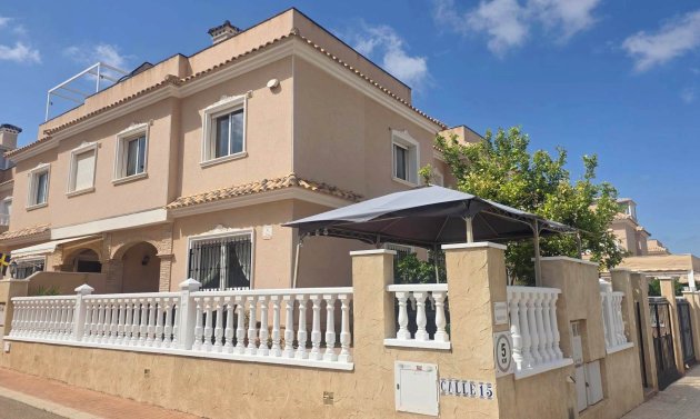 Villa - Resale - Villamartín -
                Villamartin