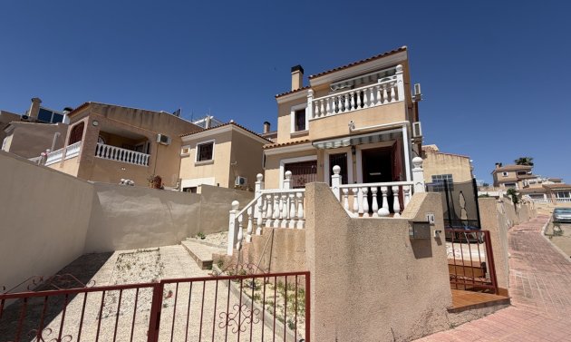 Villa - Resale - Villamartín -
                Villamartin