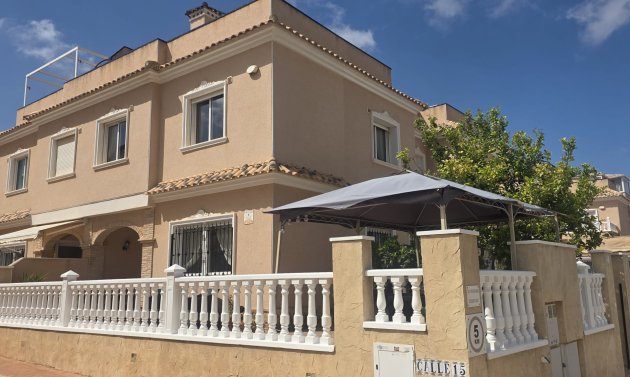 Villa - Reventa - Orihuela Costa -
                Los Dolses