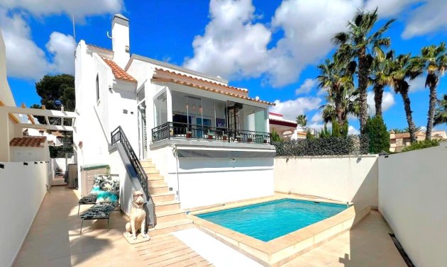Villa - Reventa - Orihuela Costa -
                Villamartín