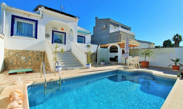 Villa - Reventa - Torrevieja -
                El Chaparral