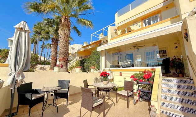 Villa - Reventa - Villamartin -
                Villamartin