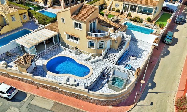 Villa - Reventa - Villamartín -
                Villamartin