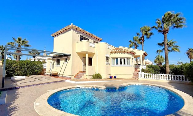 Villa - Wiederverkauf - Orihuela Costa - Los Dolses