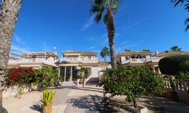 Villa - Wiederverkauf - Orihuela Costa - Los Dolses