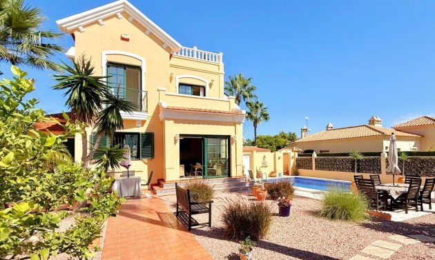 Villa - Wiederverkauf - Orihuela Costa - Los Dolses