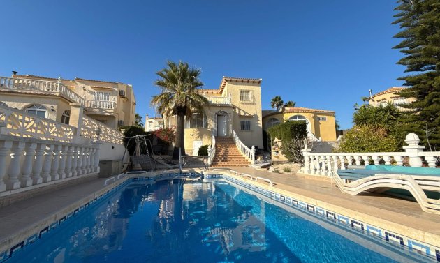 Villa - Wiederverkauf - Villamartín -
                Villamartin