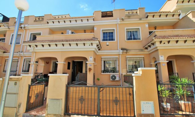 Villa - Wiederverkauf - Villamartín -
                Villamartin