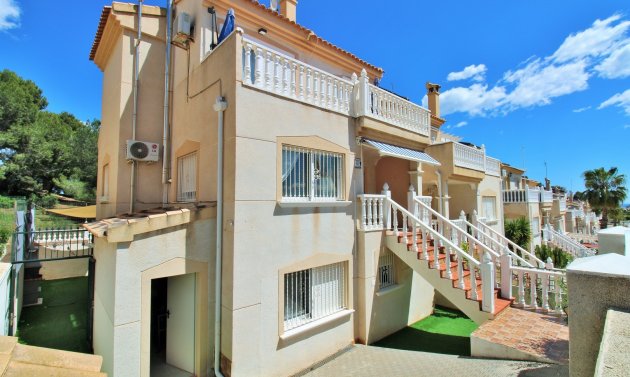 Villa - Wiederverkauf - Villamartín -
                Villamartin
