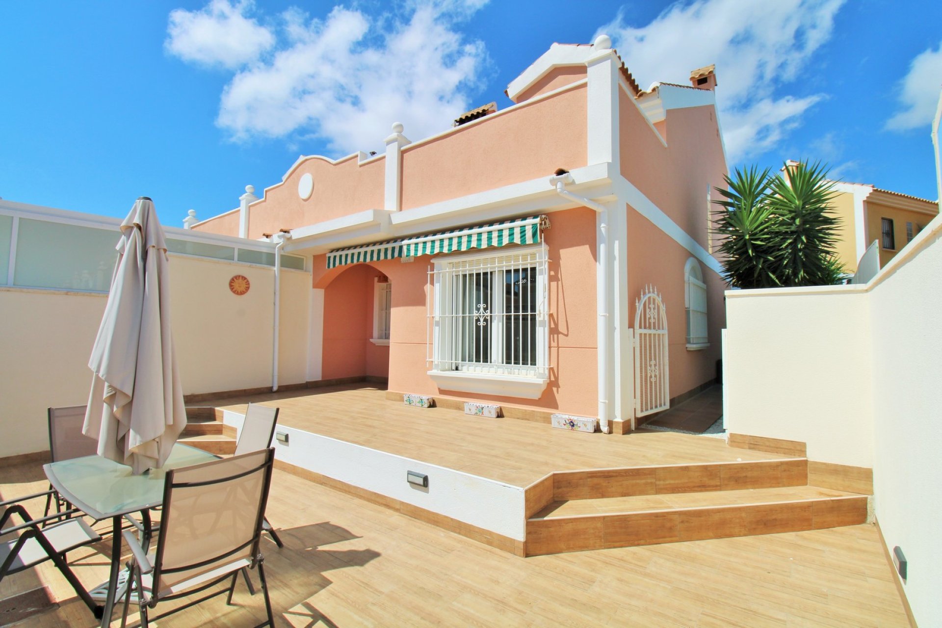 Wiederverkauf - Detached Villa -
Cabo Roig