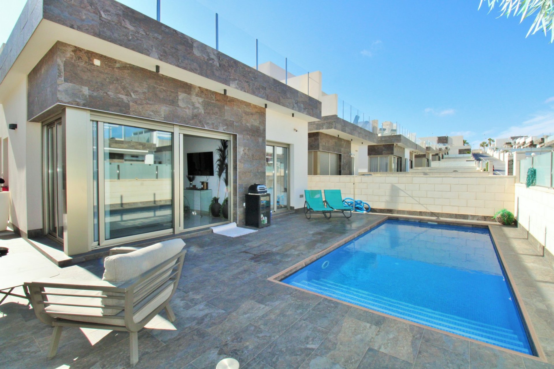 Wiederverkauf - Detached Villa -
Villamartín - Villamartin