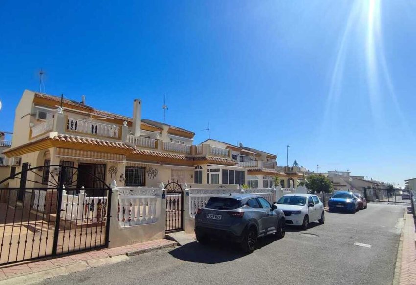 Wiederverkauf - Semi Detached Villa -
Playa Flamenca - Play Flamenca