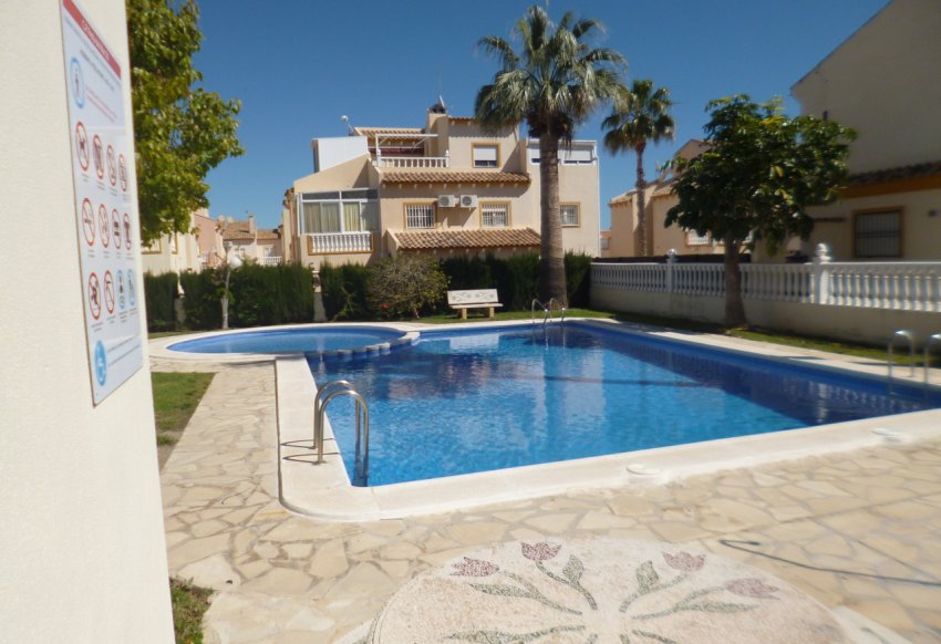 Wiederverkauf - Semi Detached Villa -
Playa Flamenca