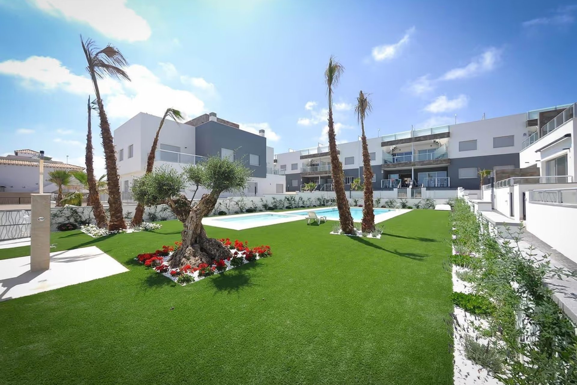 Wiederverkauf - Semi Detached Villa -
Punta Prima - Marina Med