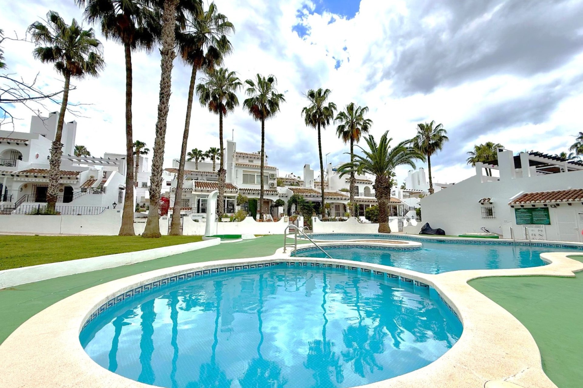 Wiederverkauf - Stadthaus -
Orihuela Costa - Villamartín