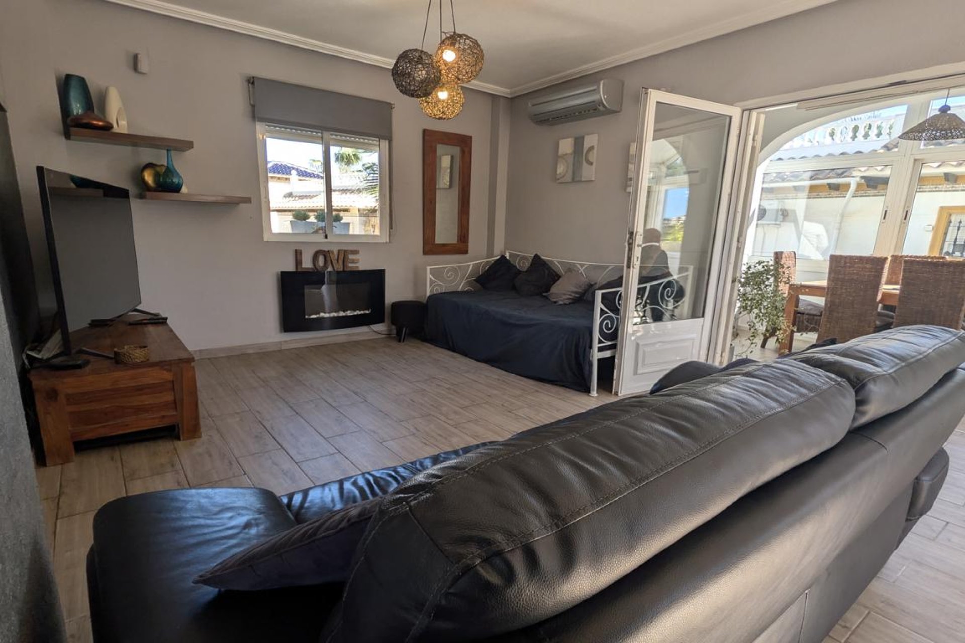 Wiederverkauf - Villa -
La Zenia - Costa Blanca