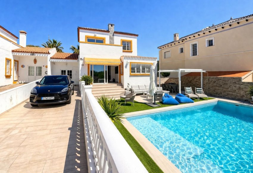 Wiederverkauf - Villa -
Orihuela Costa - Los Dolses