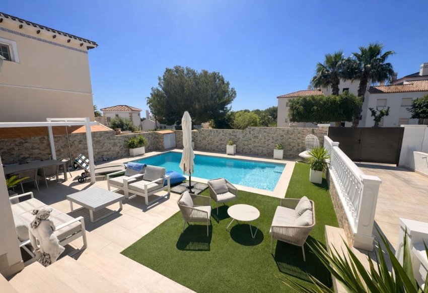 Wiederverkauf - Villa -
Orihuela Costa - Los Dolses