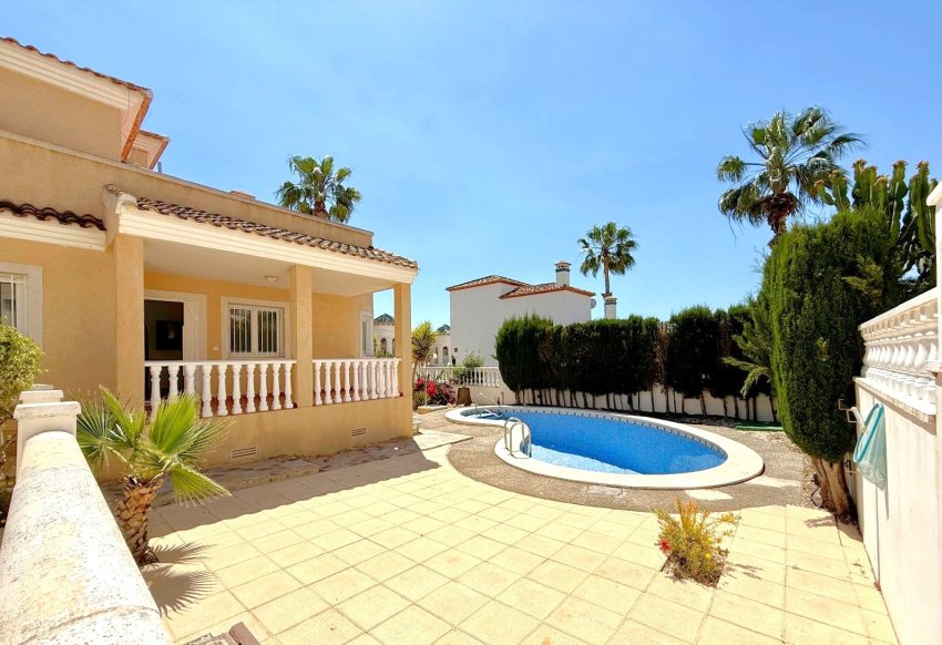 Wiederverkauf - Villa -
Orihuela Costa - Villamartín