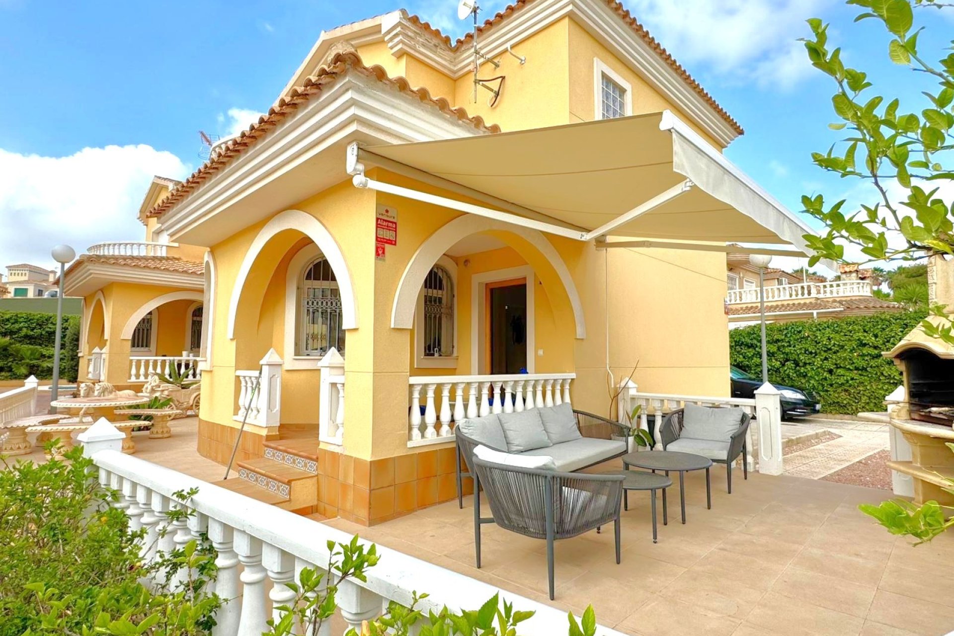 Wiederverkauf - Villa -
Orihuela Costa - Villamartín