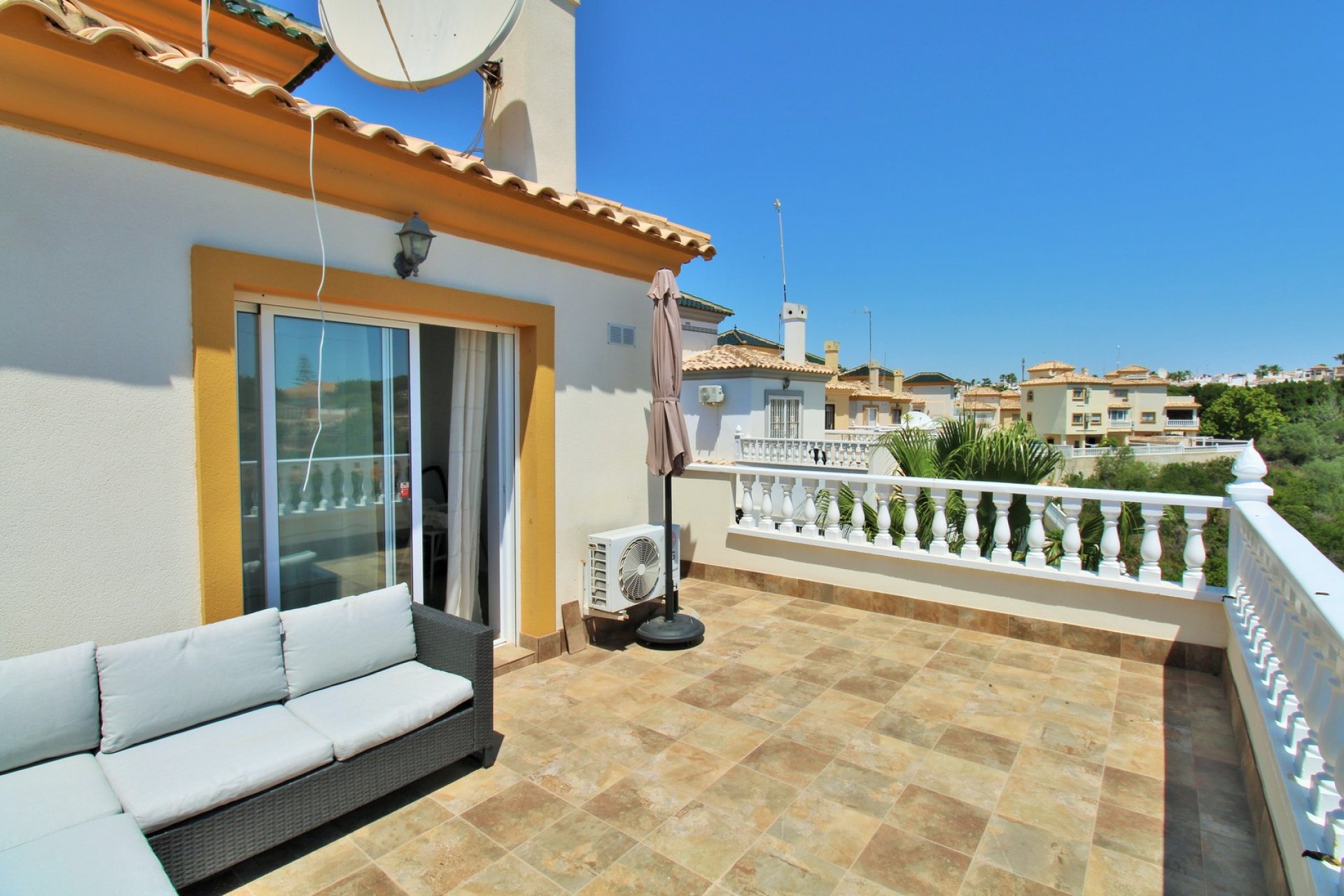 Wiederverkauf - Villa -
Villamartín - Los Dolses