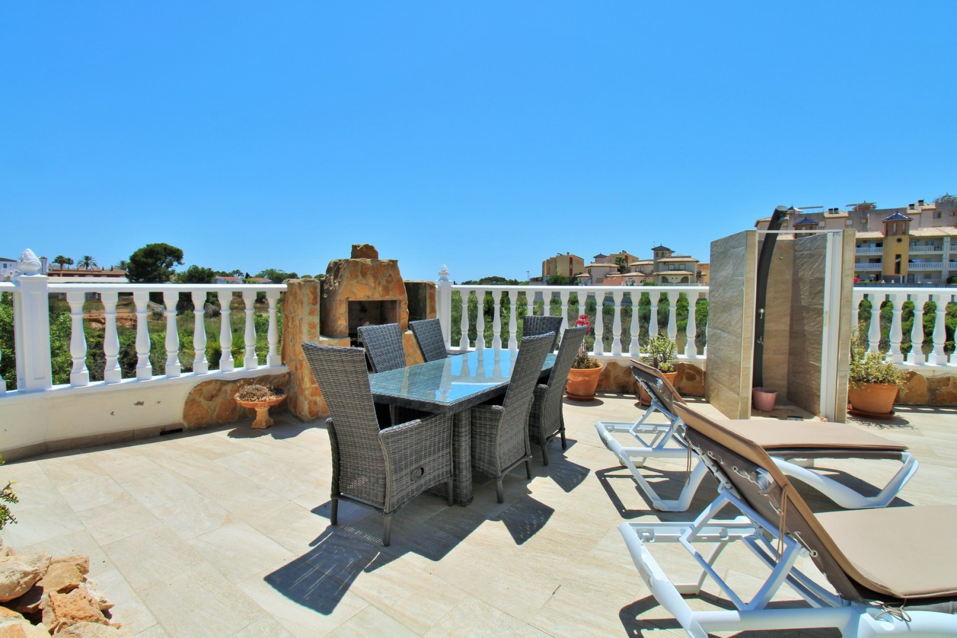 Wiederverkauf - Villa -
Villamartín - Los Dolses