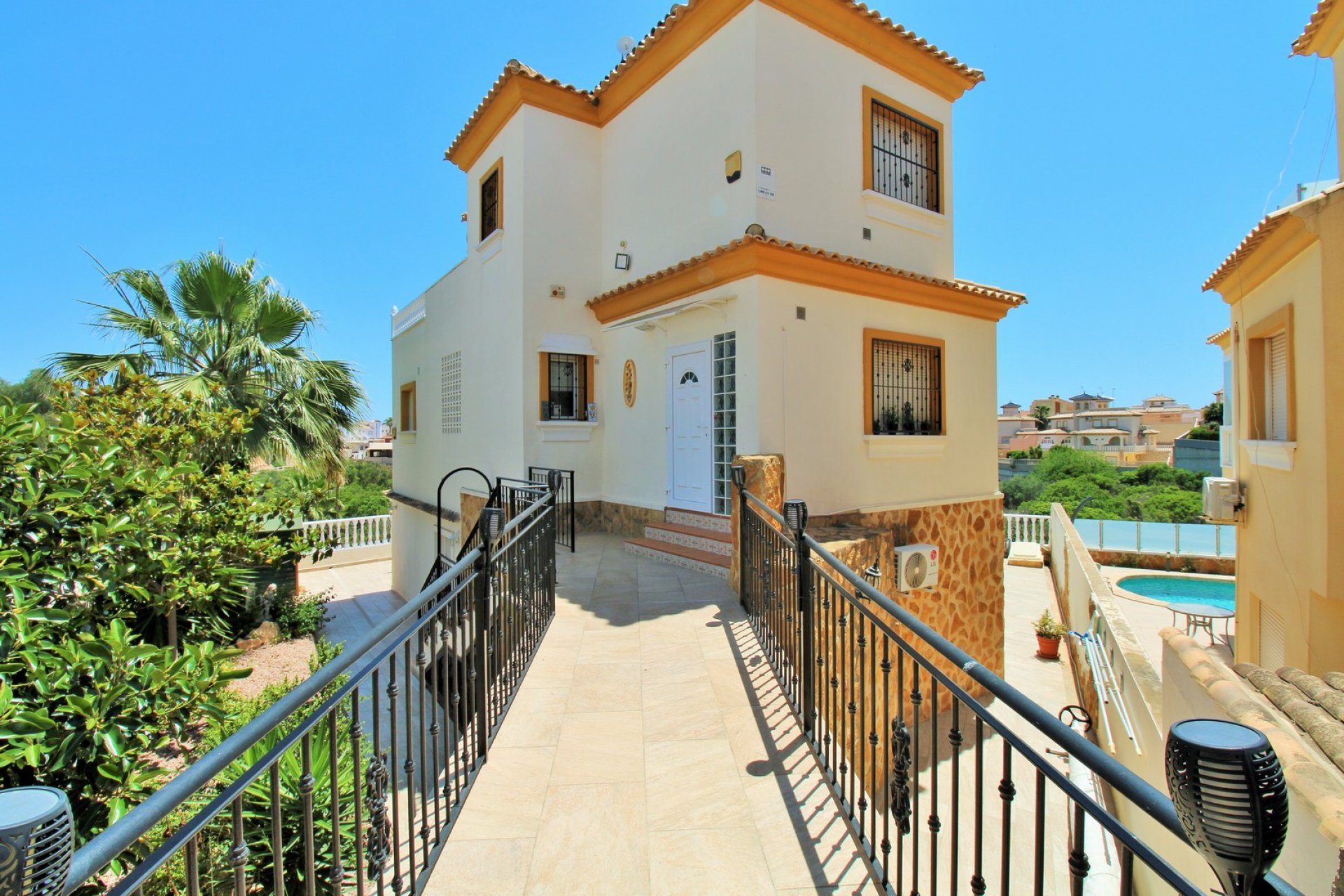 Wiederverkauf - Villa -
Villamartín - Los Dolses