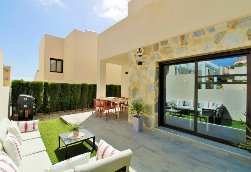 Wiederverkauf - Villa -
Villamartín - PAU 8