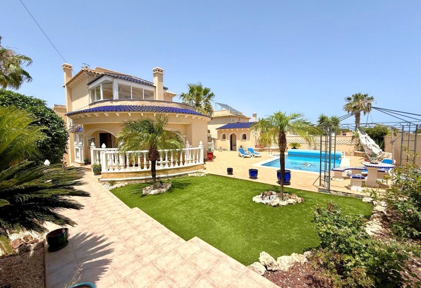 Wiederverkauf - Villa -
Villamartín - Villamartin