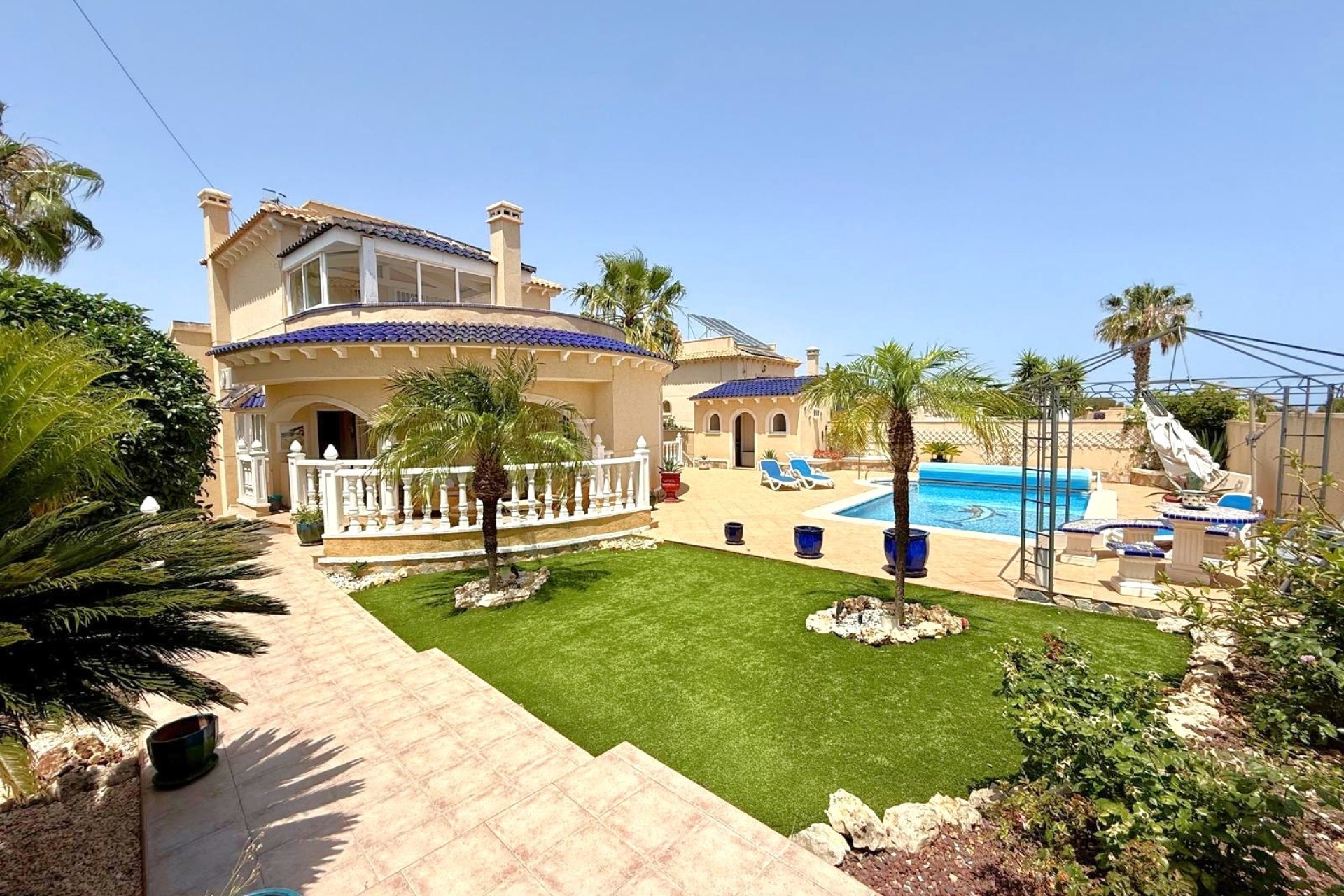 Wiederverkauf - Villa -
Villamartín - Villamartin