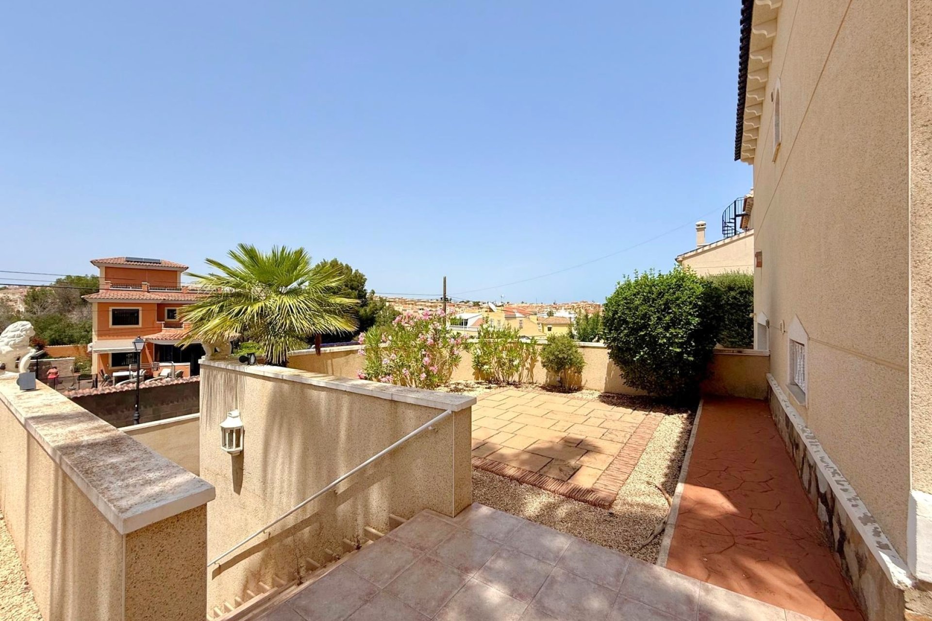 Wiederverkauf - Villa -
Villamartín - Villamartin