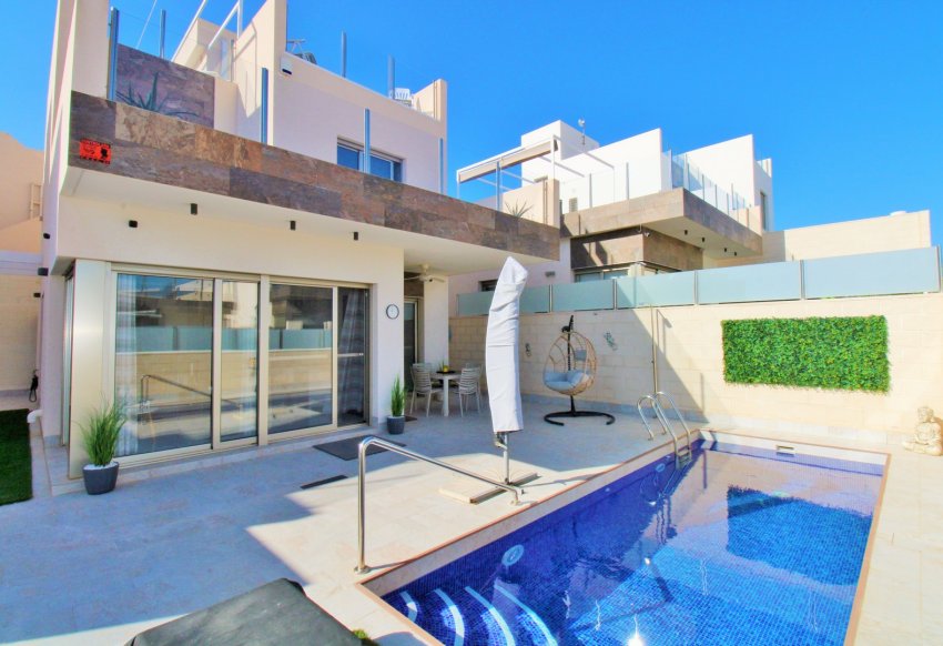 Wiederverkauf - Villa -
Villamartín - Villamartin