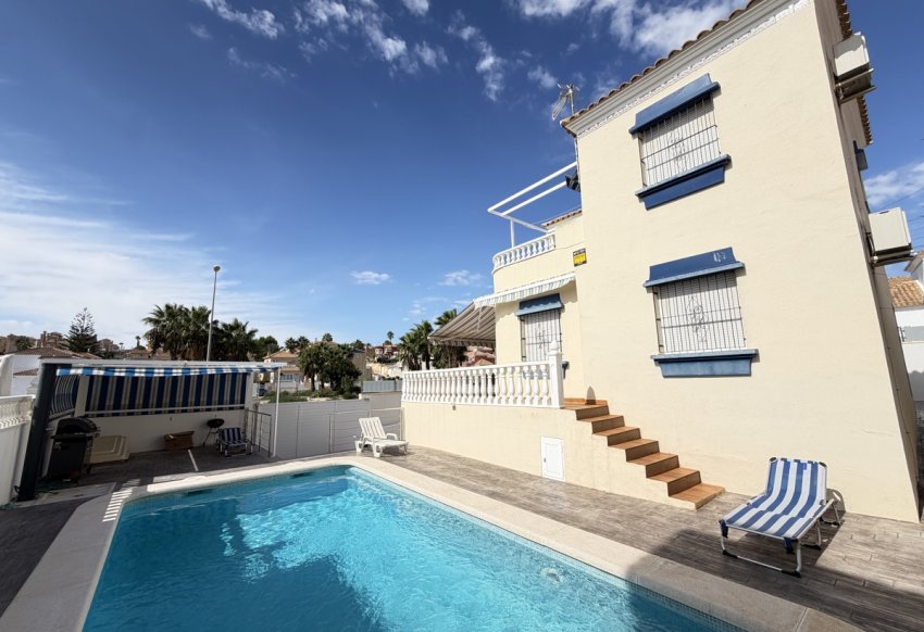 Wiederverkauf - Villa -
Villamartín - Villamartin