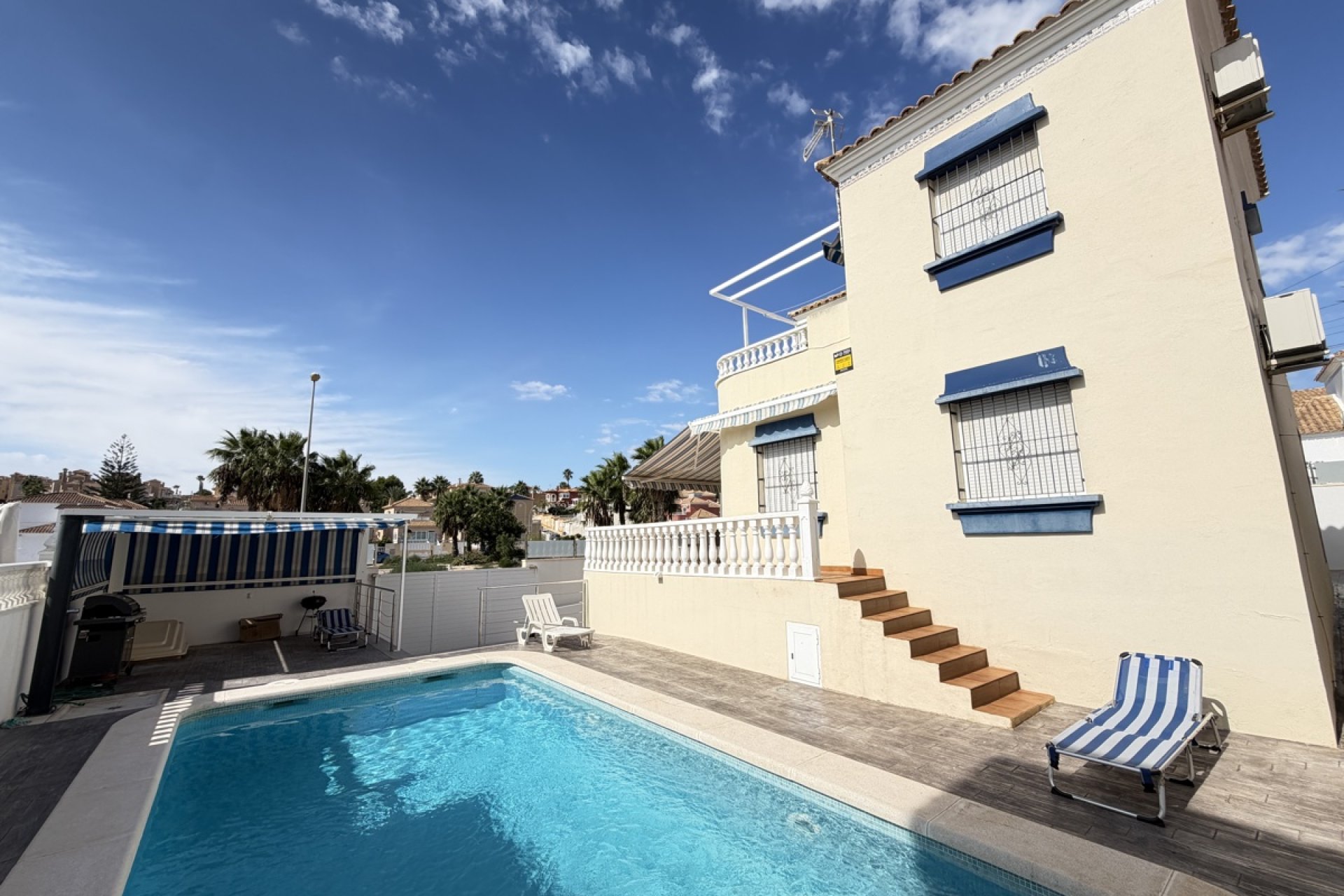 Wiederverkauf - Villa -
Villamartín - Villamartin