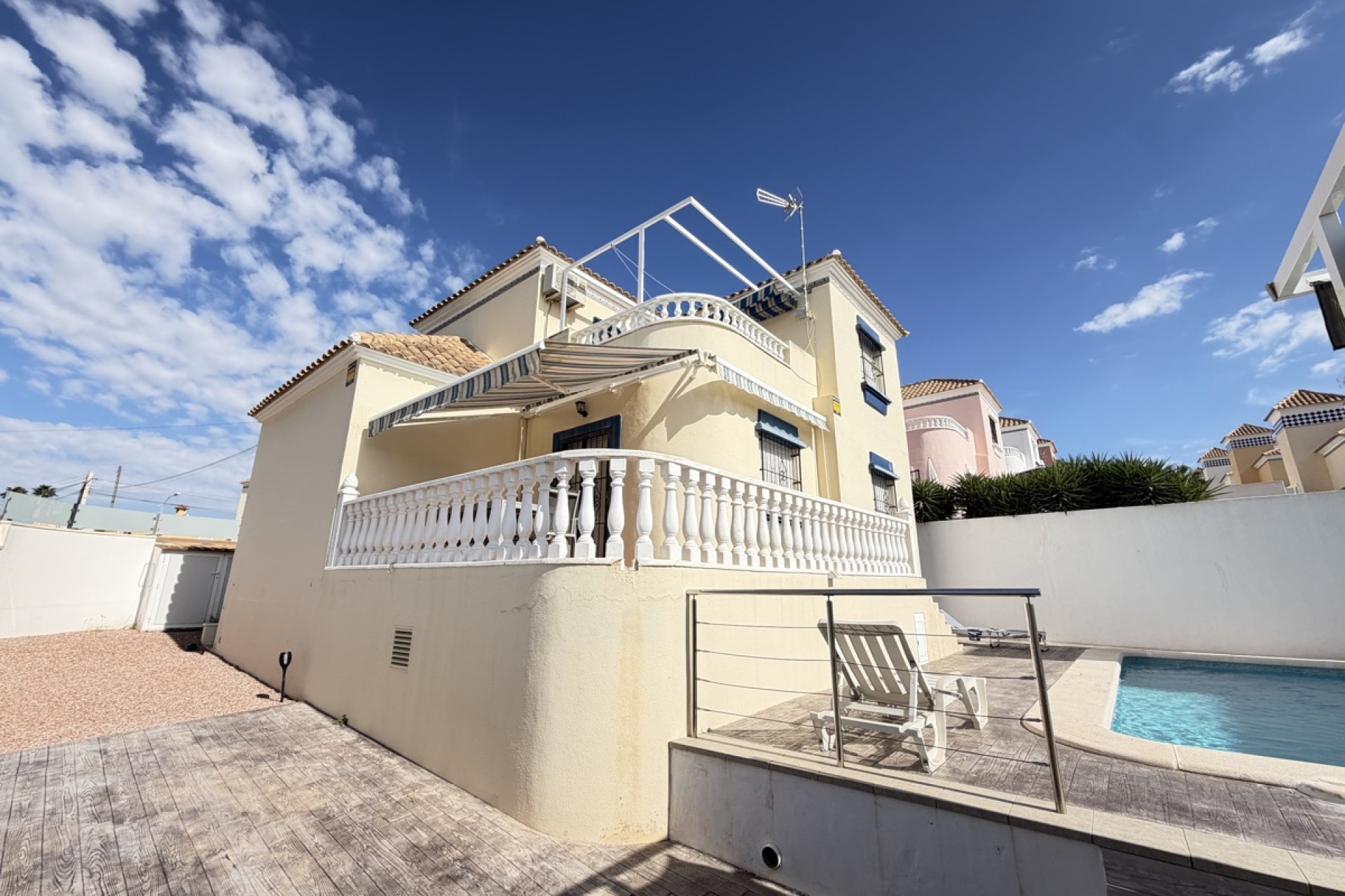 Wiederverkauf - Villa -
Villamartín - Villamartin