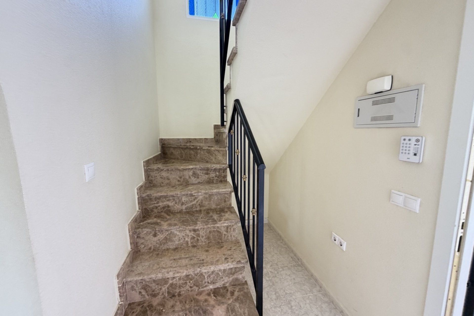Wiederverkauf - Villa -
Villamartín - Villamartin