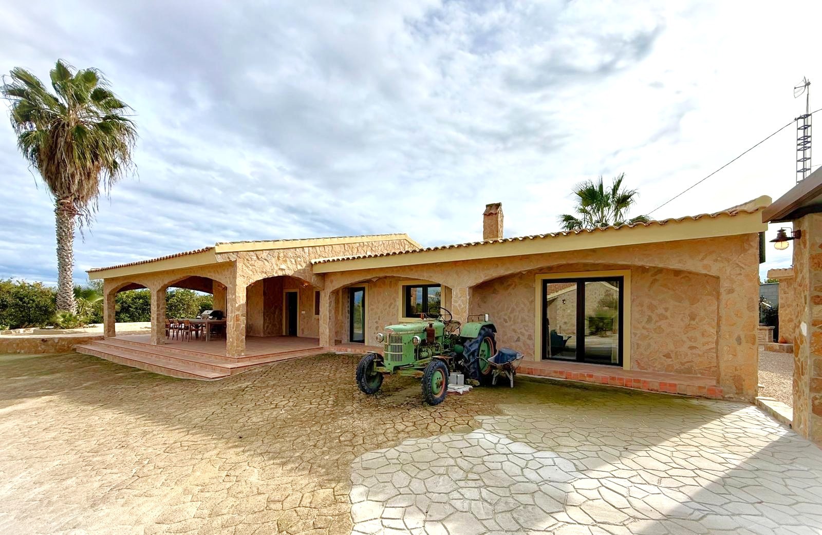 Villa in San Miguel de Salinas - view 1