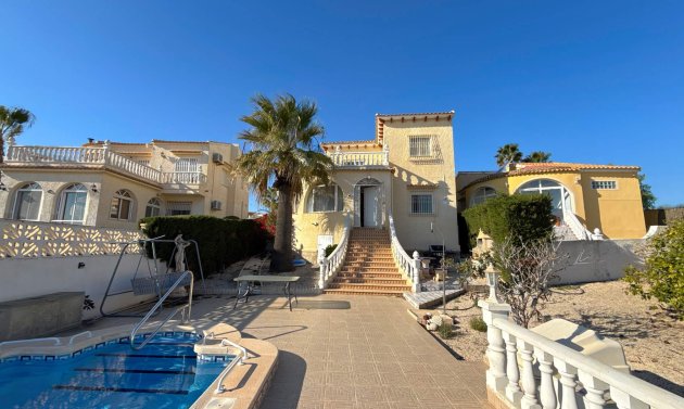 Resale - Villa -
Villamartín - Villamartin