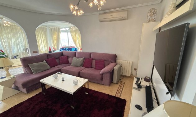 Resale - Villa -
Villamartín - Villamartin