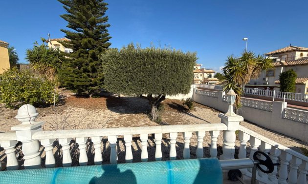 Resale - Villa -
Villamartín - Villamartin