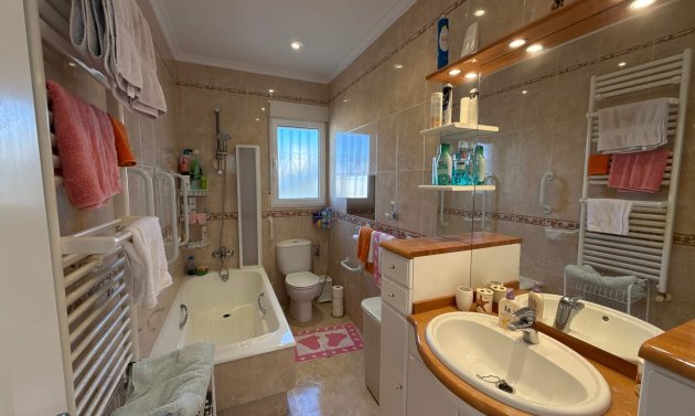 Resale - Villa -
Villamartín - Villamartin
