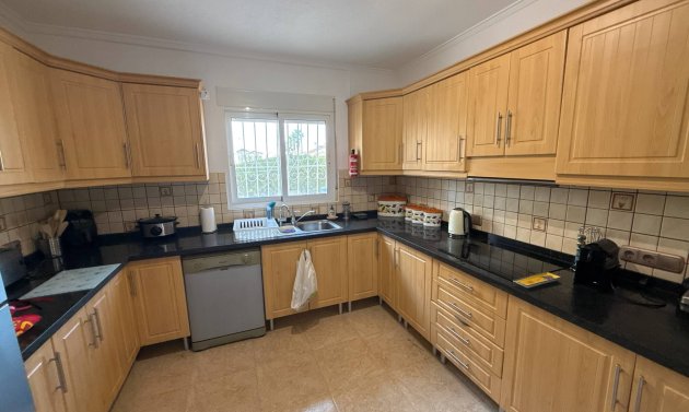 Resale - Villa -
Villamartín - Villamartin