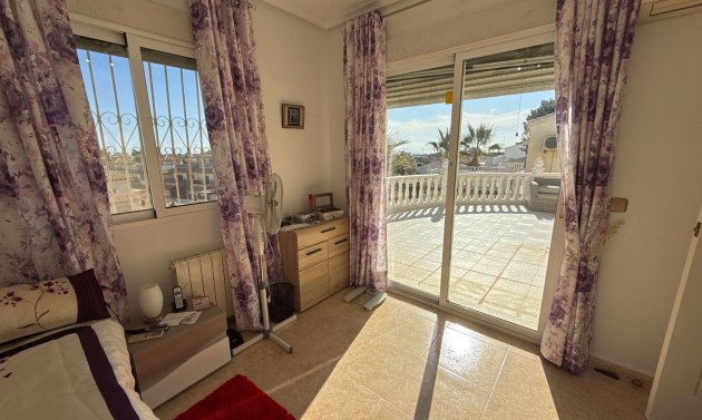 Resale - Villa -
Villamartín - Villamartin