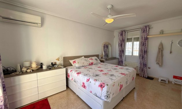 Resale - Villa -
Villamartín - Villamartin