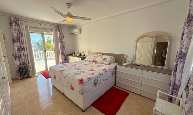 Resale - Villa -
Villamartín - Villamartin