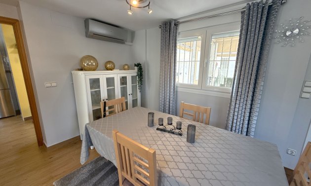 Resale - Villa -
Lomas de Cabo Roig