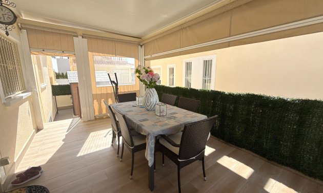 Resale - Villa -
Lomas de Cabo Roig
