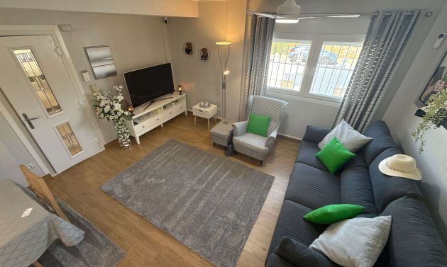 Resale - Villa -
Lomas de Cabo Roig