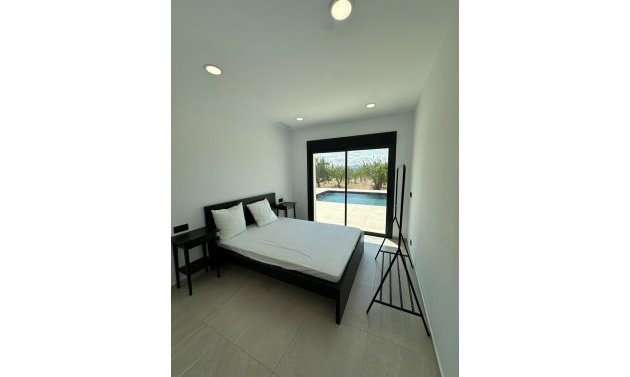 Obra nueva - Villa -
Pinoso - Lel